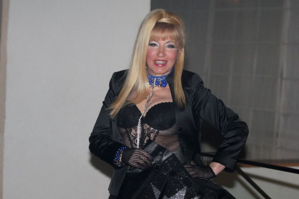 Gde li će ga okačiti? Šta je to Nada Topčagić poklonila Severini i malom Kebi? (FOTO)