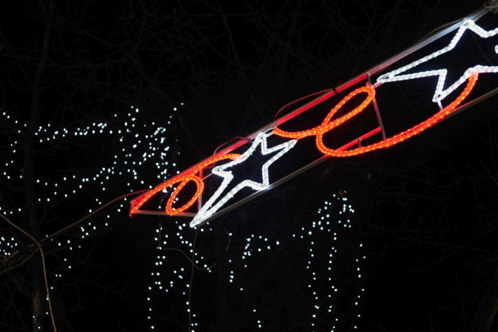 Beograd od večeras krasi novogodišnja rasveta! (FOTO)