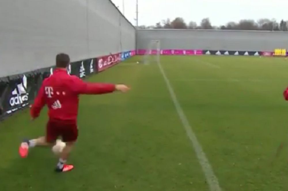 Ćabi Alonso kao od šale postigao sjajan pogodak na treningu, saigrači u neverici! (VIDEO)