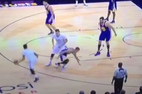 Mislili smo da se ovo neće nikada desiti: Protivnik izlomio Stefa Karija! (VIDEO)