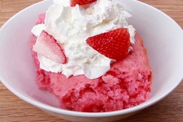 Imate ova 2 sastojka u kući? Dovoljno za super brzi kolač! (RECEPT) (VIDEO)