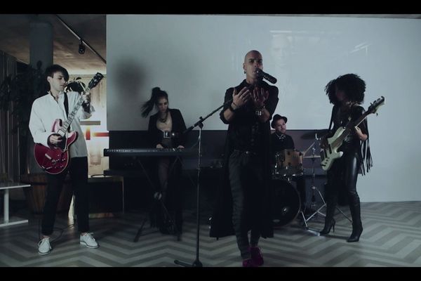 Poslastica za dame! Zašto je Gift pravi dar za sve RnR fanove? (FOTO) (VIDEO)