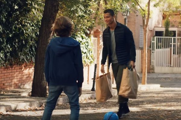 Rešio da bude porodičan čovek: Ronaldo u izdanju koje nikako niste mogli da zamislite! (VIDEO)