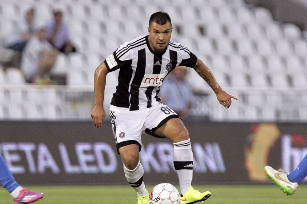 Nastavlja se romansa Božinova i Instagrama, koja Grobarima neviđeno ide na živce! (FOTO)