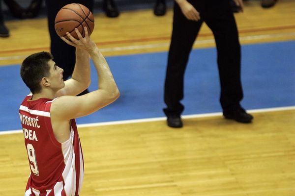 Koje igrice i sa kim voli da igra kapiten Crvene zvezde tokom oporavka od povrede?