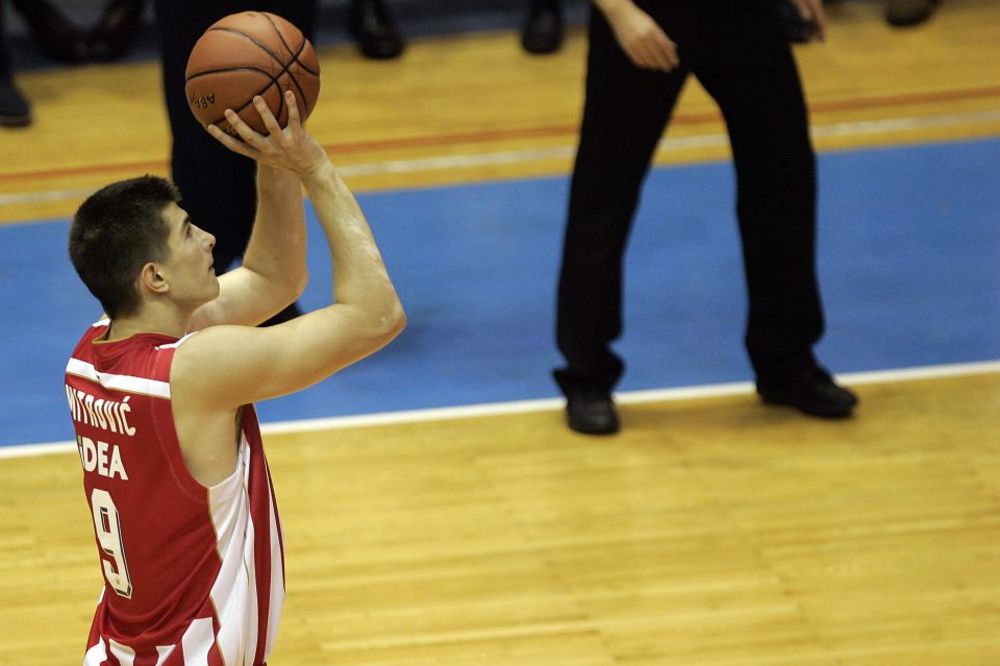 Koje igrice i sa kim voli da igra kapiten Crvene zvezde tokom oporavka od povrede?