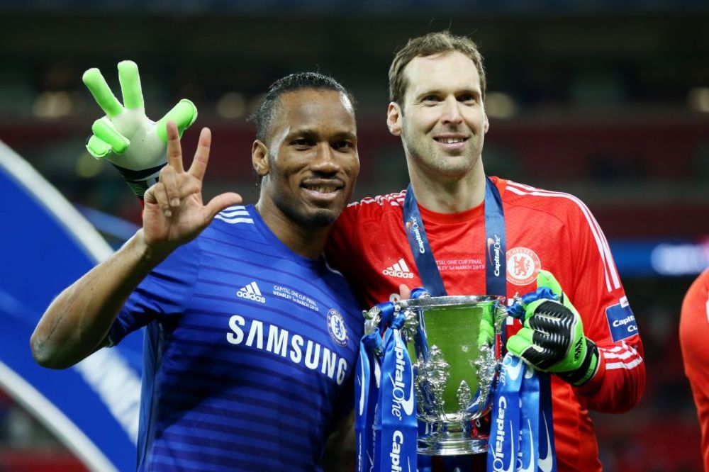 Prijateljstvo pre svega: Drogba podržava Čeha i Arsenal u borbi za titulu Premijer lige! (FOTO)