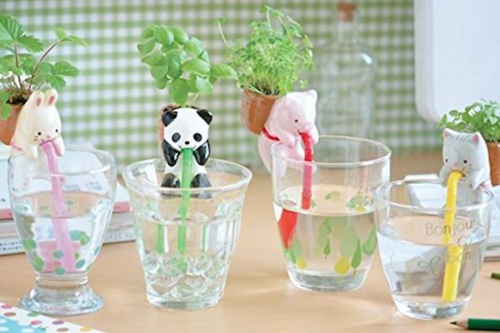 Šta mislite da rade ove keramičke životinjice? Vrlo je korisno! (FOTO)