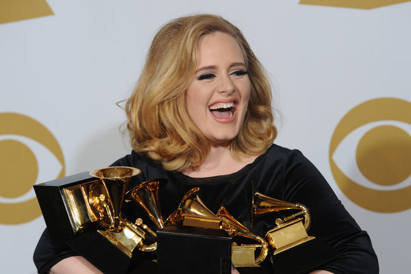 Adel postavila novi rekord! Evo šta je sad u pitanju! (FOTO) (VIDEO)