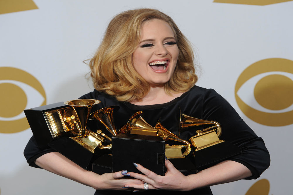 Adel postavila novi rekord! Evo šta je sad u pitanju! (FOTO) (VIDEO)