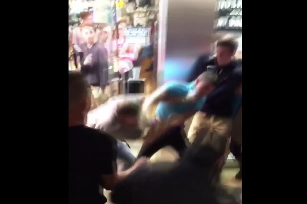 Američki Crni petak: Šibanje potrošača u haosu šopinga! (VIDEO)