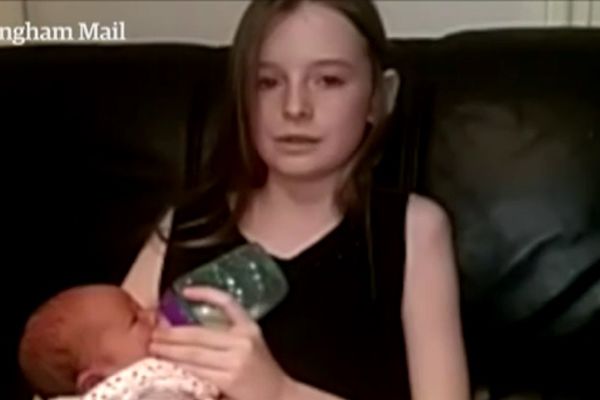 Devojčica porodila majku, pa otišla u školu: Pomogla sestrici da dođe na svet! (VIDEO)