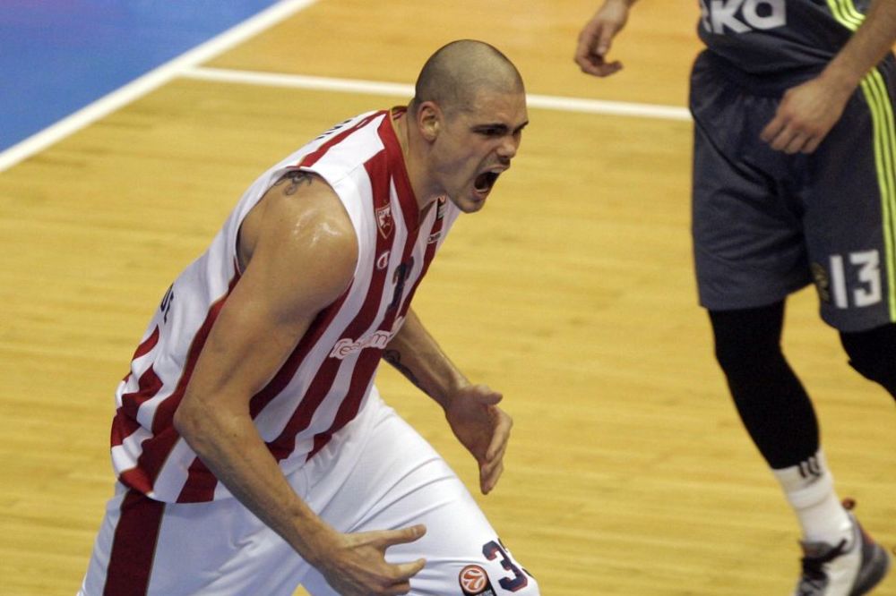 Kad je teško, tu je Cirbes: Zvezdin centar MVP utakmice sa Real Madridom! (VIDEO)