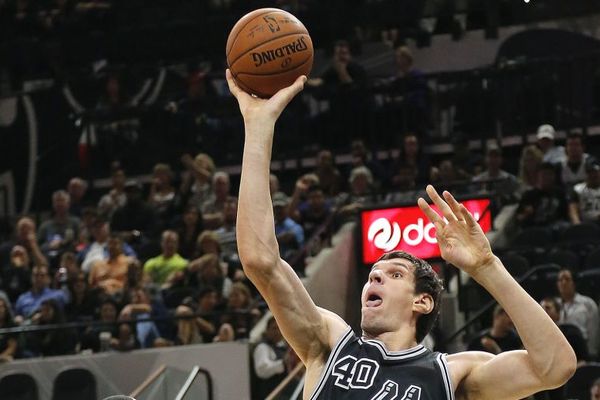 Srpski okršaj u NBA pripao Marjanoviću, ali Jokić efikasniji! (VIDEO)