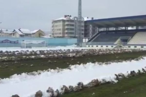 Novopazarci nisu uspeli da se izbore sa ovolikim snegom: Odložen meč sa Jagodinom! (VIDEO)