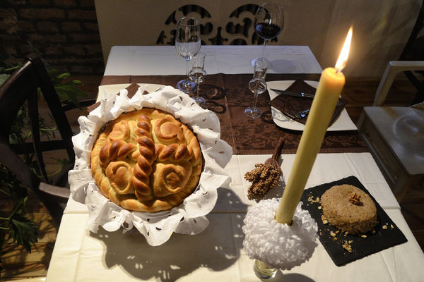 Zašto samo Srbi slave slavu i šta ona predstavlja za sve nas? (FOTO)