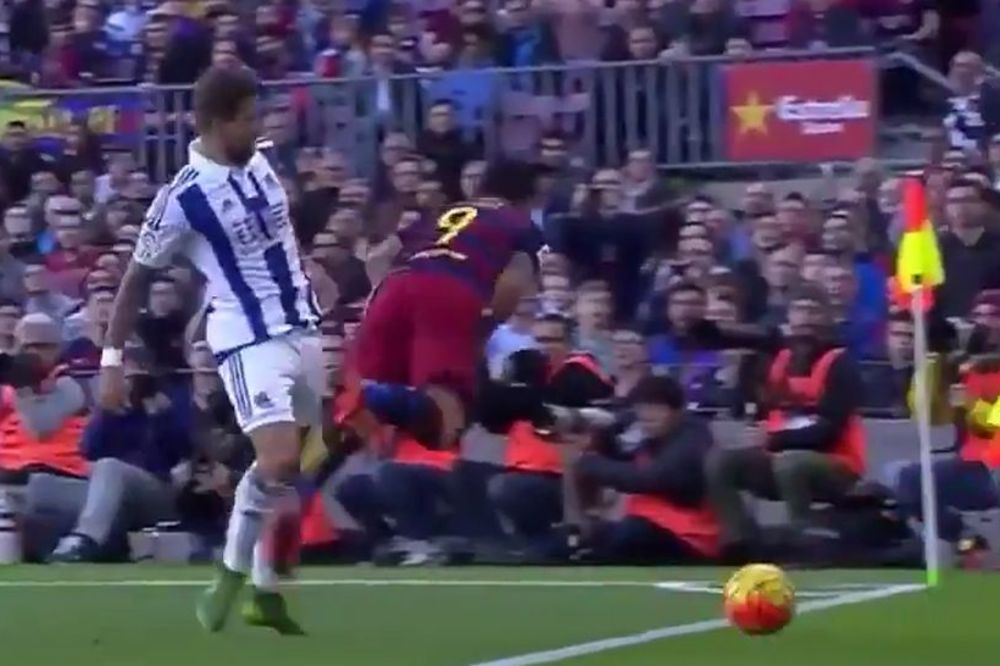 Praćnuo se šarančić: Luis Suarez je izveo najgori pokušaj simuliranja - ikada! (VIDEO)