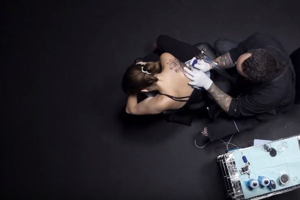 11 tetovaža za 7 dana: Pretvorila je svoje telo u umetničko delo (GIF) (VIDEO)