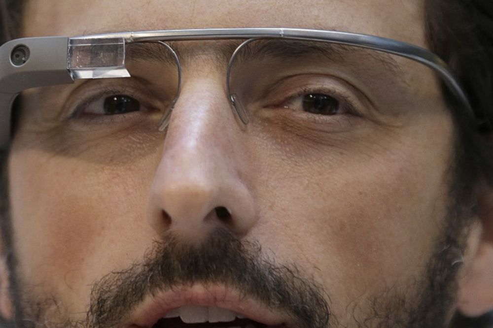 Biće vam bliži od smartfona: Gugl planira da napravi pametni monokl!