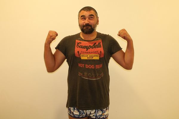 Miki Đuričić potpuno pobesneo i lomio stolice zbog jednog suludog razloga! (VIDEO)