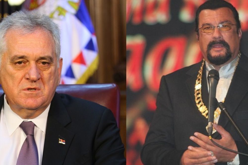 Niko na Andrićevom vencu: Stiven Sigal na kafi kod Tomislava Nikolića!