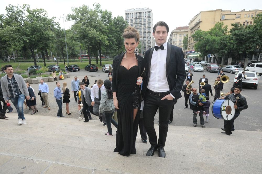 Jedva čekamo da vidimo venčanicu! Tamara Dragičević se udaje na nudističkoj plaži! (FOTO)