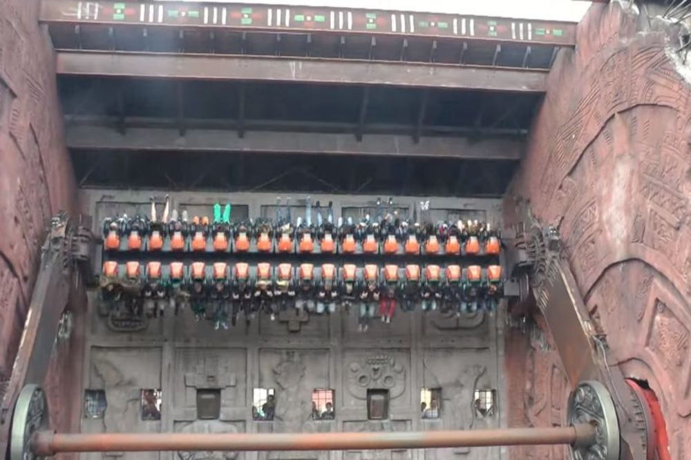 A izgleda tako obično: Da li je ovo najstrašnija vrteška na svetu! (VIDEO)