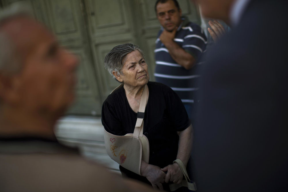 Bože, ima li te? Albanci brutalno pretukli staricu u Gnjilanu, ona mora da plati kaznu?!