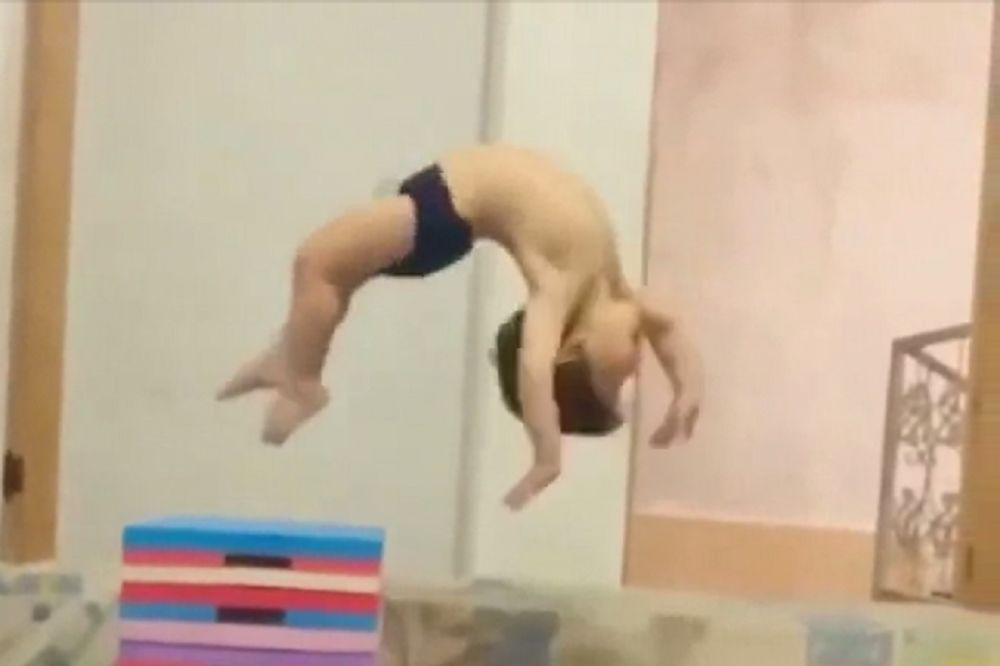 Bije ko Sveti Ilija: Klinac treniran bolje od japanskih nindži! (GIF)