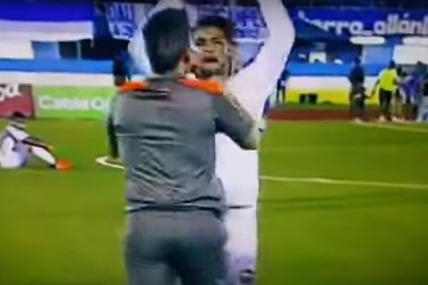 U Panami možete da nadrljate ako napravite izmenu na fudbalskoj utakmici! (VIDEO)