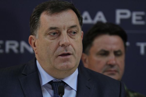 Dodik: Tražićemo vraćanje grba i himne