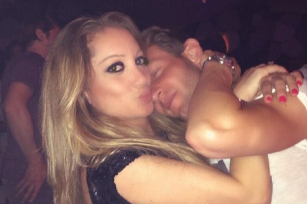 Berluskonijeva prostitutka htela tetki da odnese lek! A našli joj 24 kila kokaina! (VIDEO)