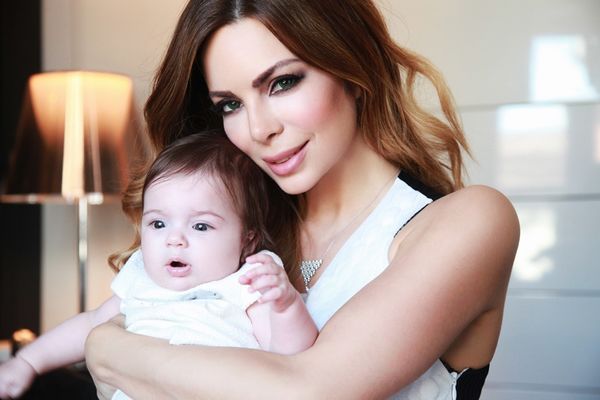 Bubica! Istopićete kad vidite kakvu je čestitku Nikolina Pišek napisala ćerki za prvi rođendan!