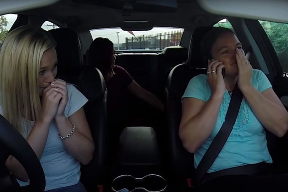 Sin joj je nedavno poginuo, a onda je dobila neuobičajan poziv koji ju je rasplakao (VIDEO)