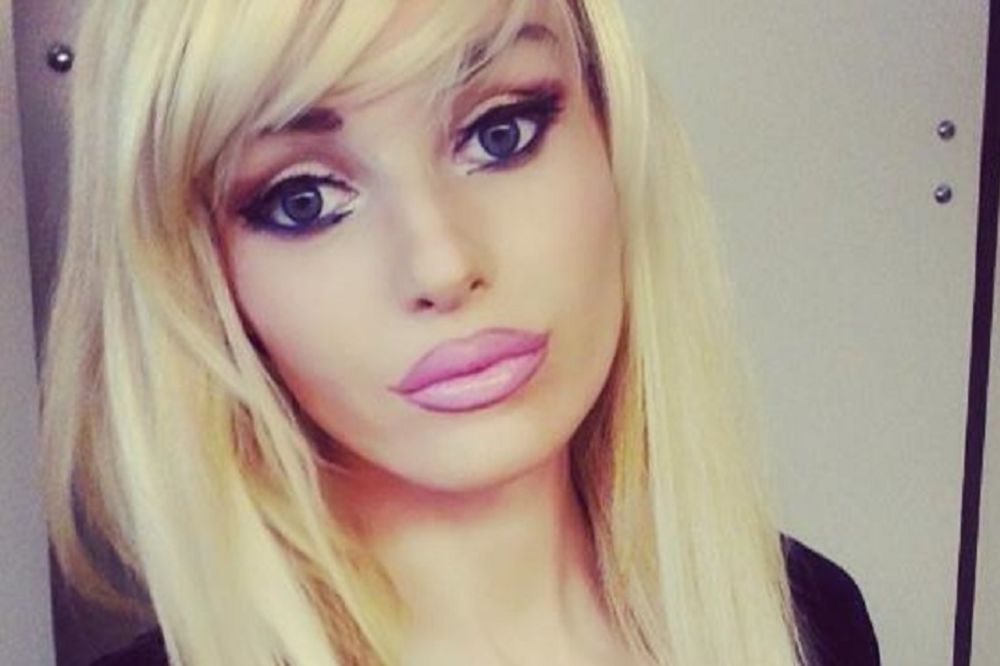 Izgled (ne) vara: Ima sve desetke, govori 4 jezika, a svi misle da je glupa! (FOTO)