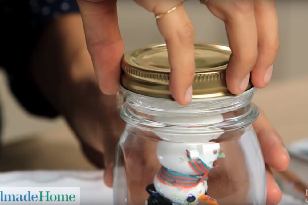 Kao iz mašte: Napravite brzo i lako snežnu kuglu kakvu želite (VIDEO)