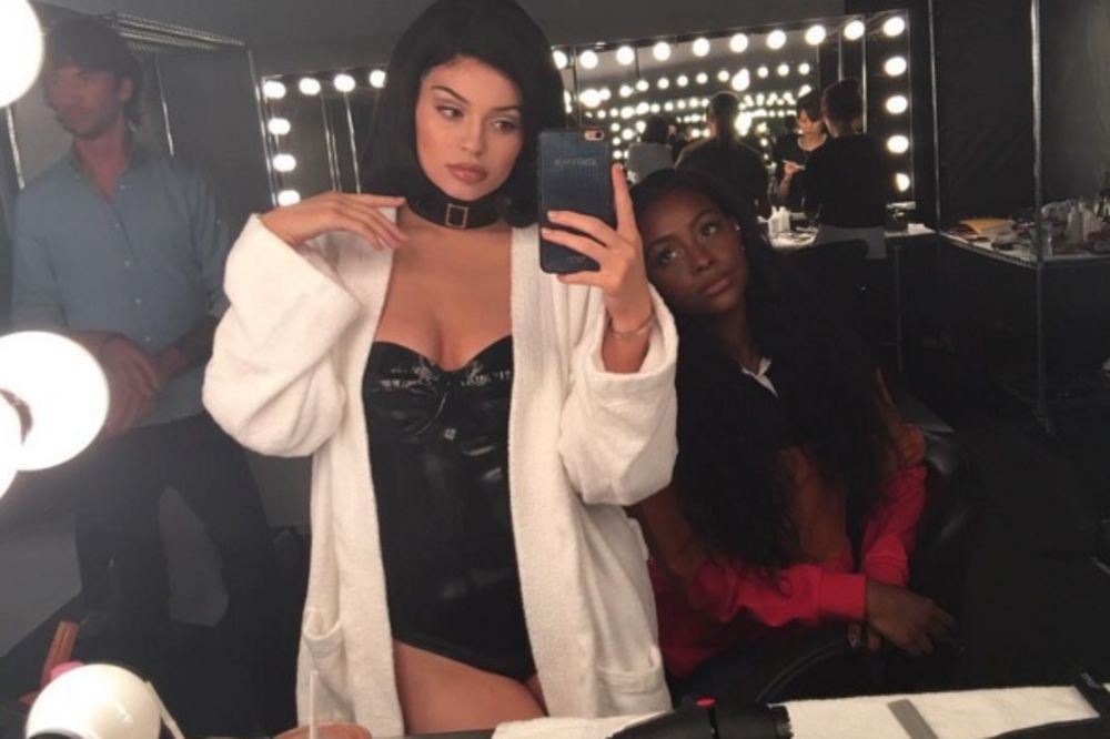 Kajli Džener ponovo promenila fazon: Pa, koju je to nijansu odabrala? (FOTO)