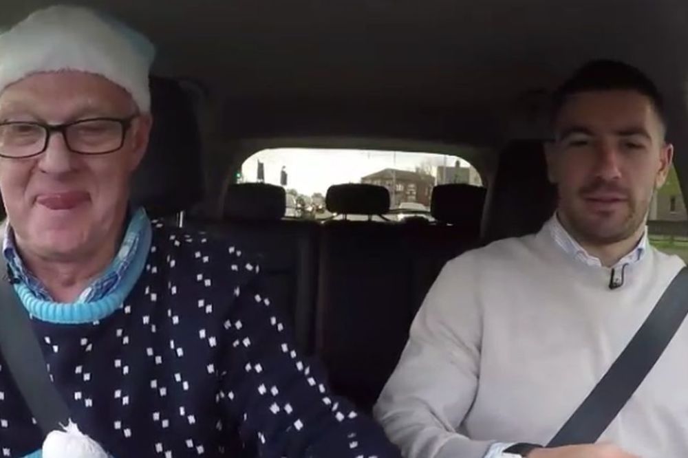 Zbog čega plavi Deda Mraz krade stvari od Aleksandra Kolarova? (VIDEO)