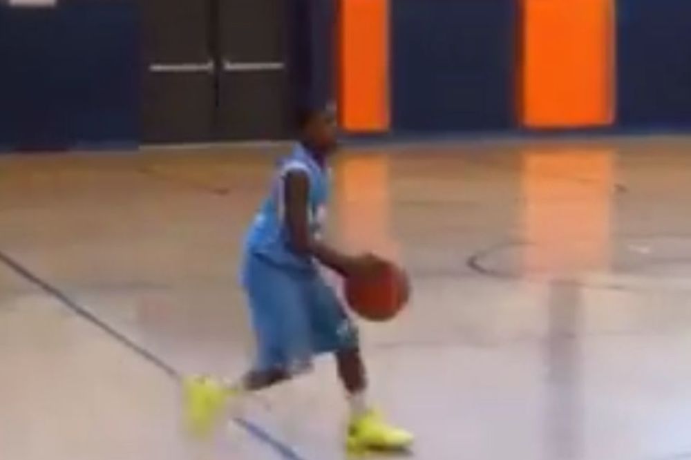 Mali ima talenat, veštinu, osećaj za igru, magiju u rukama...ma klinac je genije! (VIDEO)