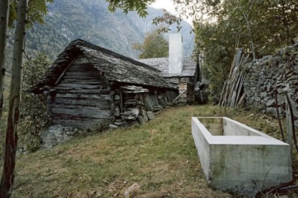 Nećete verovati kako ova trošna koliba izgleda iznutra! (VIDEO)