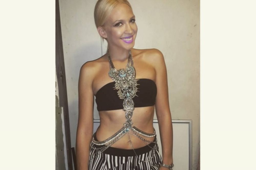 Milica u kafani pevala Kingsliju na uvce! (FOTO)