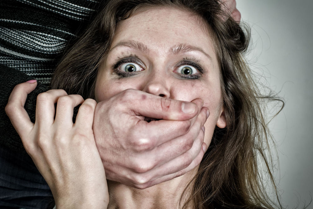 Ako vam na ulici priđe izgubljeno dete, ne nasedajte! To je nov način da kradu, siluju i otimaju žene! (FOTO)