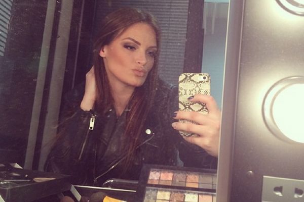 Lepota im u venama: Ova zanosna devojka je sestričina jedne naše poznate pevačice! (FOTO)