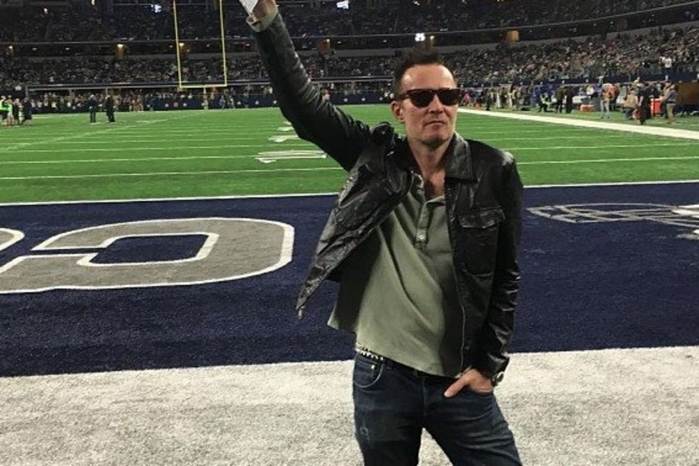 Zbogom, legendo! Pevač Velvet Revolver i Stone Temple umro usred turneje! (FOTO) (VIDEO)