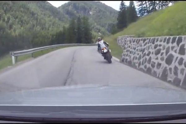 Ne želite da izgubite glavu? Radite sve suprotno od ovog čoveka! (VIDEO)