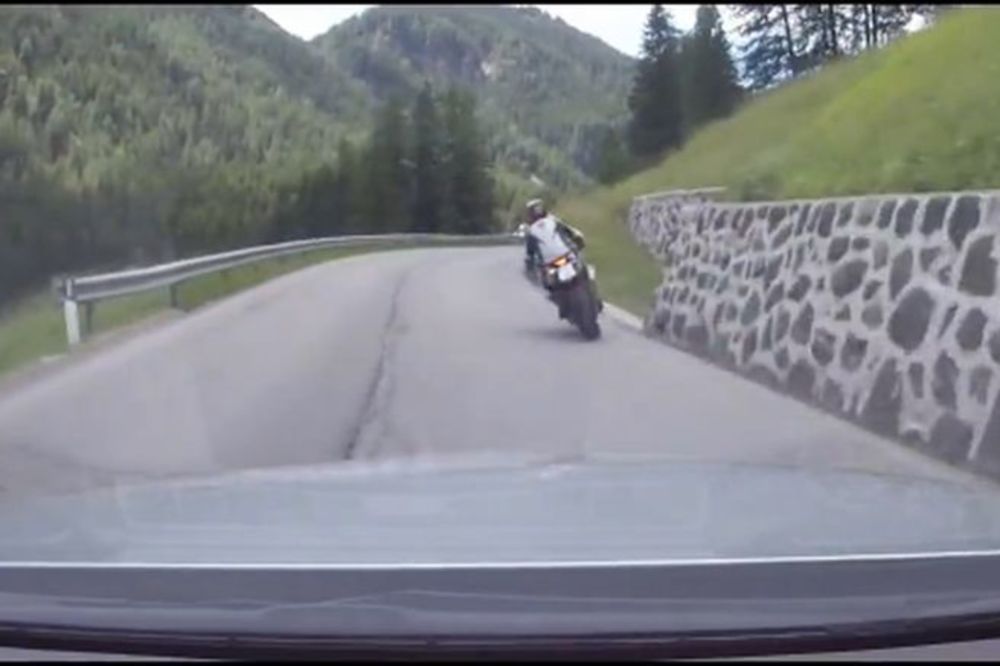 Ne želite da izgubite glavu? Radite sve suprotno od ovog čoveka! (VIDEO)