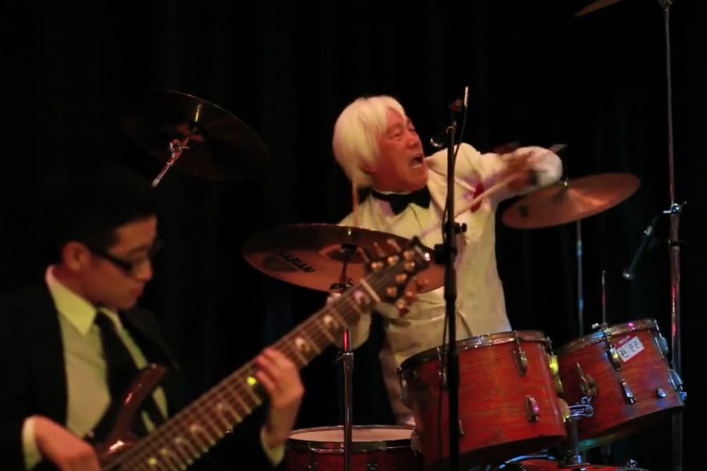 Ovom bubnjaru je toliko dobro, da se pitamo na čemu je... A možda je samo pogrešio koncert? (VIDEO)