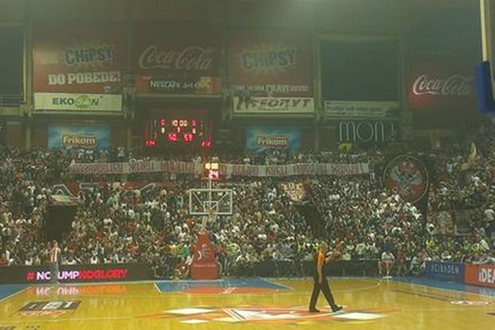 Navijači Zvezde pozdravili generala: Lazareviću živi Mišiću, dobrodošao kući, narodni heroju! (VIDEO)