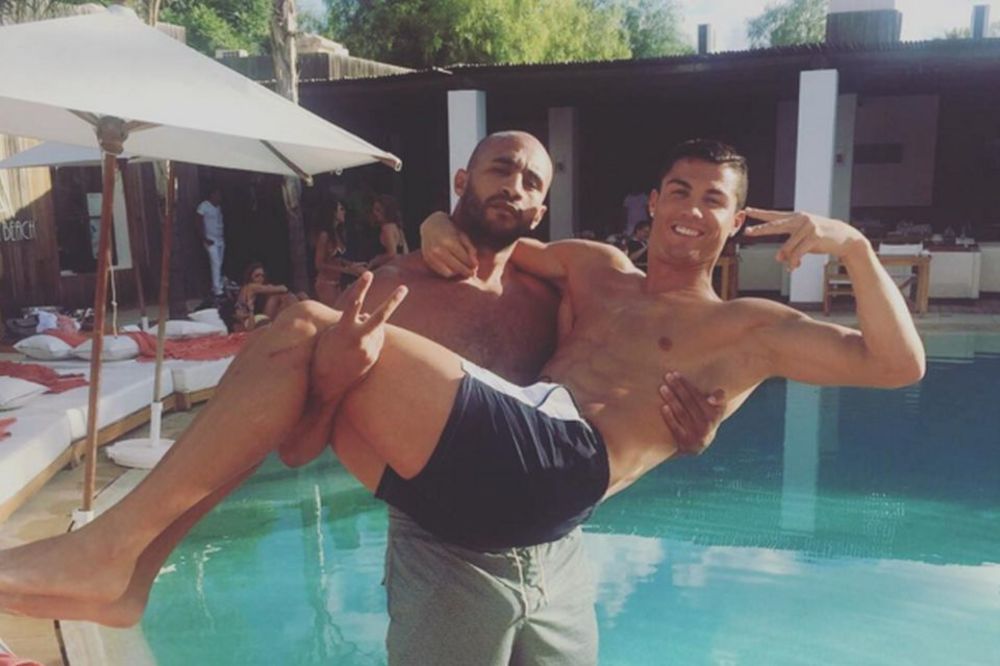 Ovo je konačan dokaz da je Ronaldo gej! (FOTO)