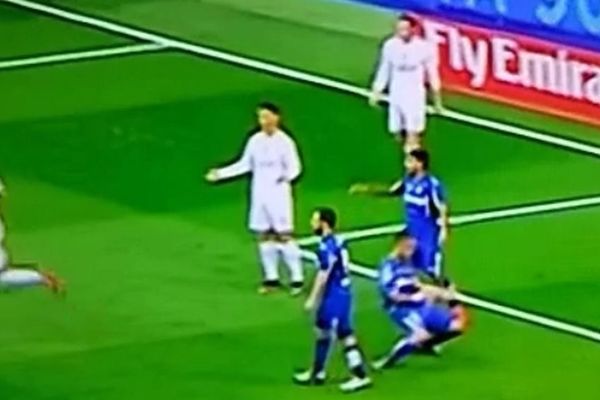 Da li je njega ikada sramota? Benzema dao gol, a Ronaldo tera po svome! (VIDEO)